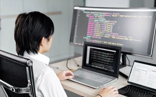 东明 api php源码,下载的php源码怎么运行呢？